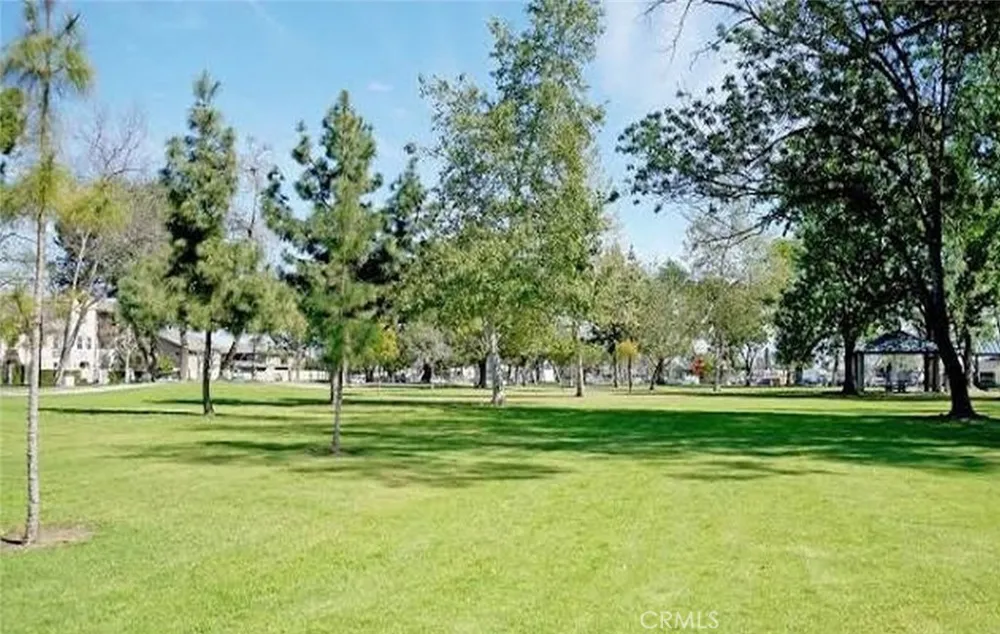 1217 S Huron Santa Ana, CA 92704