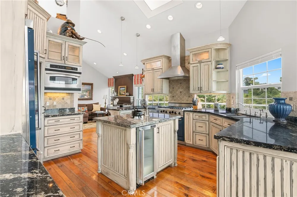 2210 Bridge Laguna Beach, CA 92651