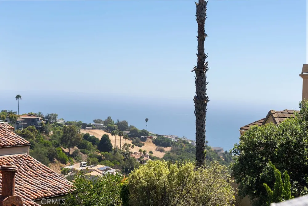 2210 Bridge Laguna Beach, CA 92651