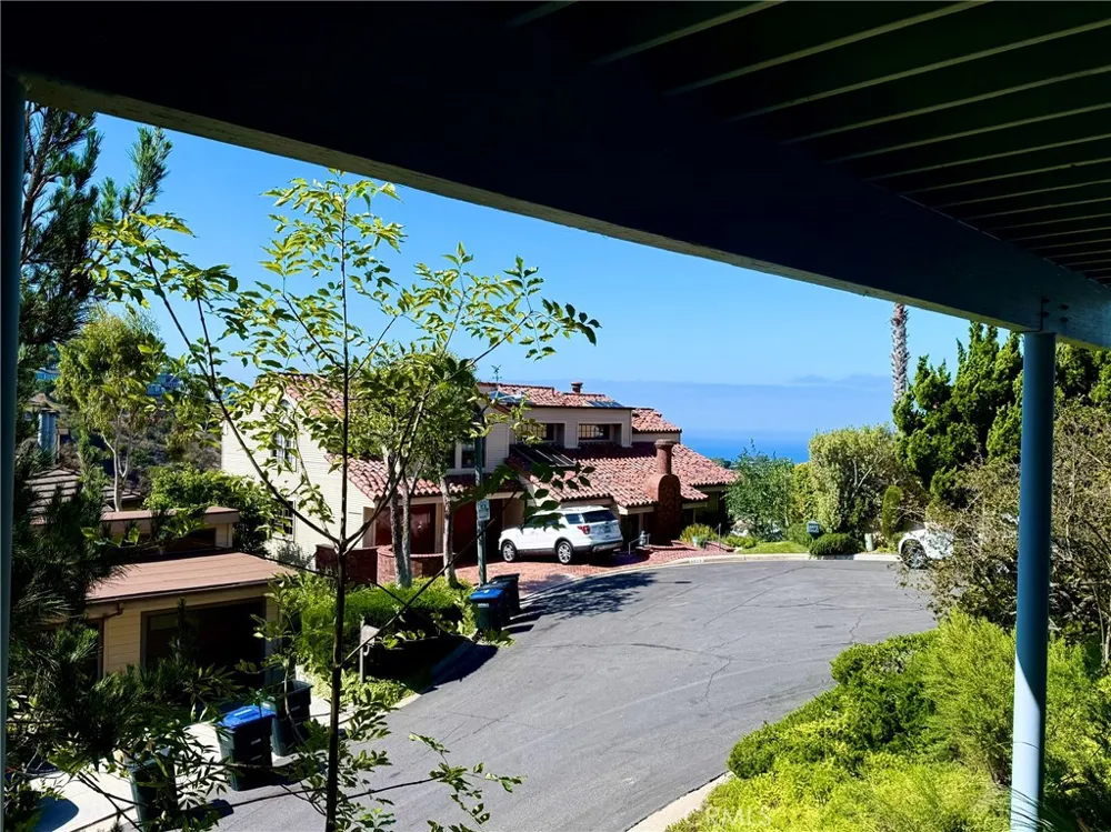 2210 Bridge Laguna Beach, CA 92651