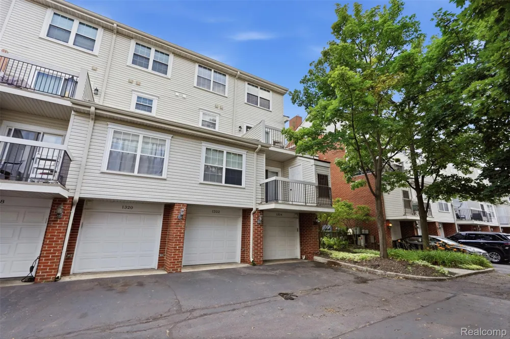 1322 S Main Street Royal Oak City, MI 48067