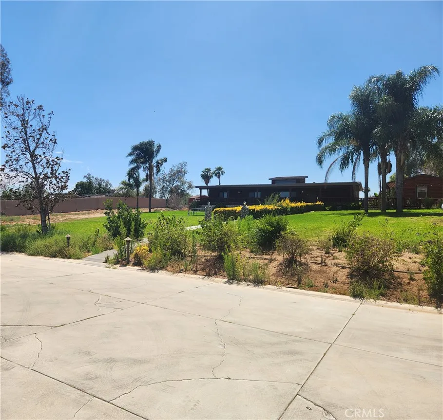 6786 Limonite Jurupa Valley, CA 92509