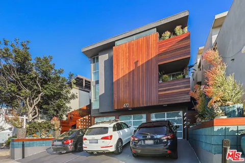 472 Rosecrans Avenue