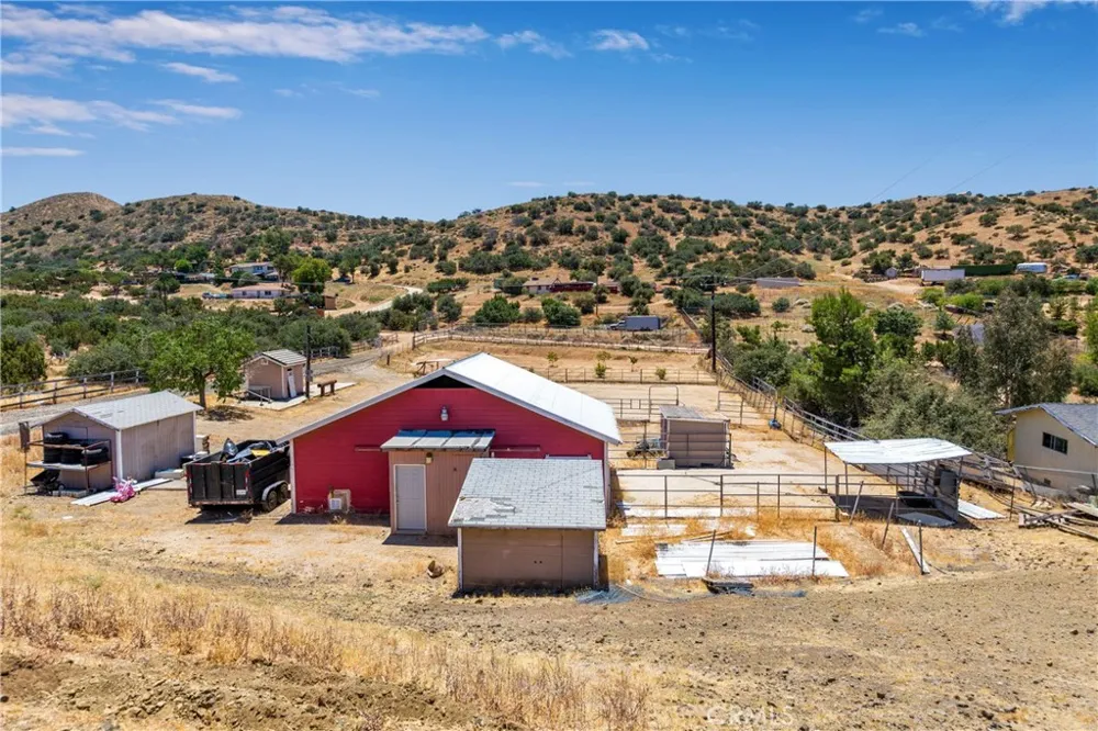 6401 Hubbard Acton, CA 93510