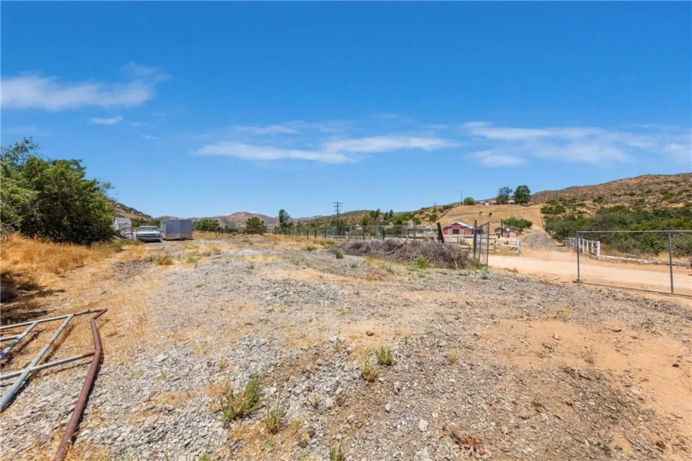 6401 Hubbard Acton, CA 93510