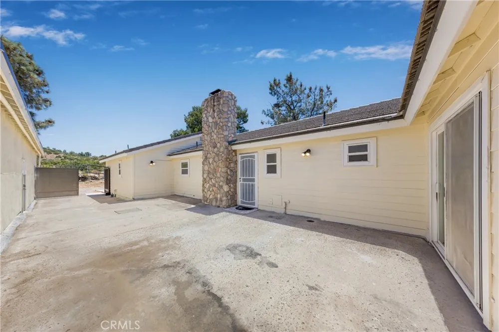 6401 Hubbard Acton, CA 93510