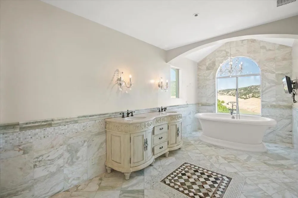 17864 Holiday Drive Morgan Hill, CA 95037