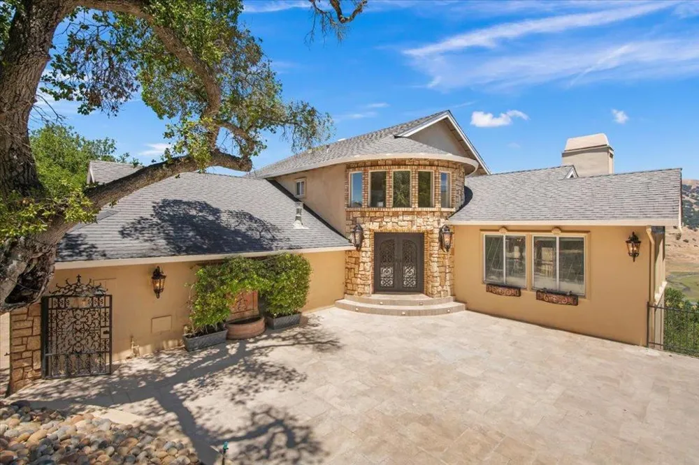 17864 Holiday Drive Morgan Hill, CA 95037