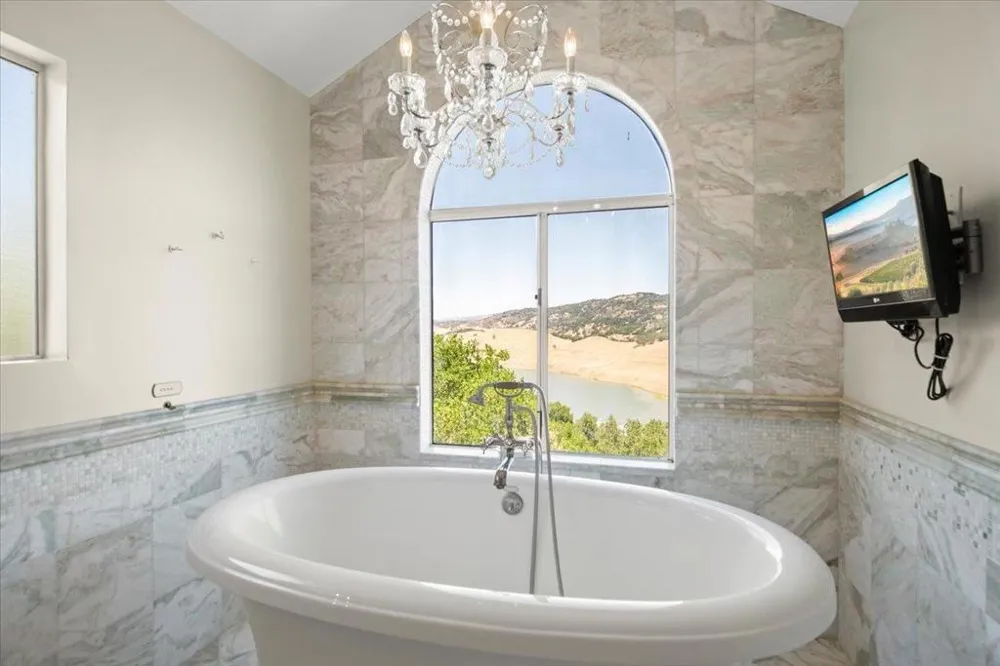 17864 Holiday Drive Morgan Hill, CA 95037