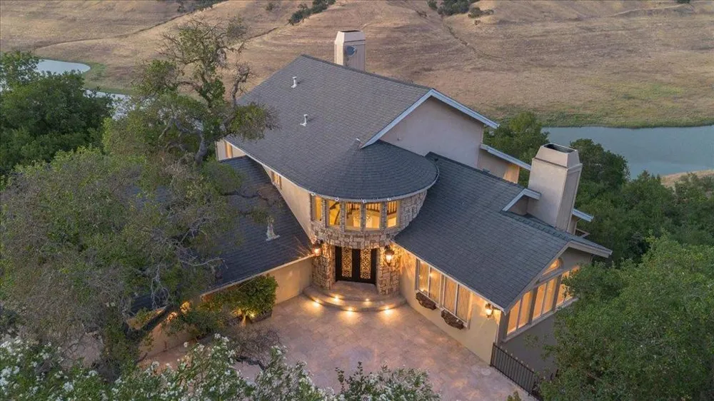 17864 Holiday Drive Morgan Hill, CA 95037