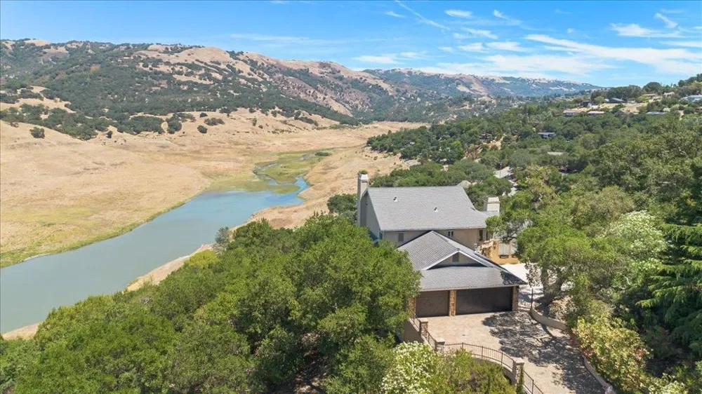 17864 Holiday Drive Morgan Hill, CA 95037
