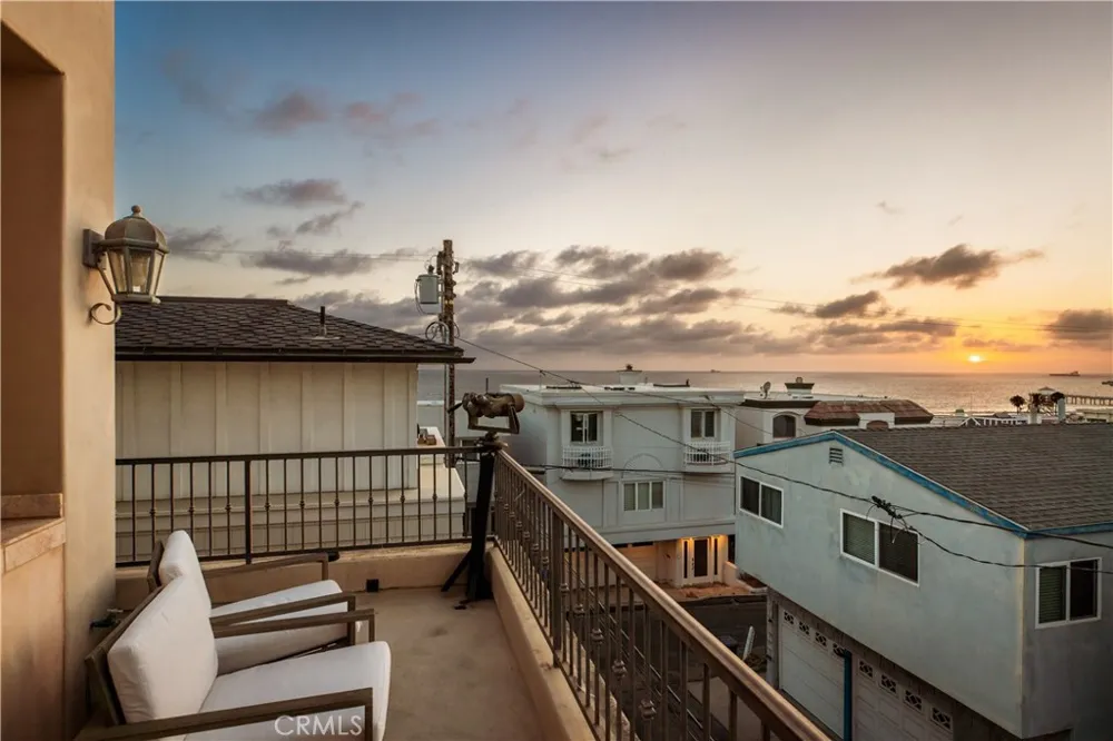 221 3rd Manhattan Beach, CA 90266