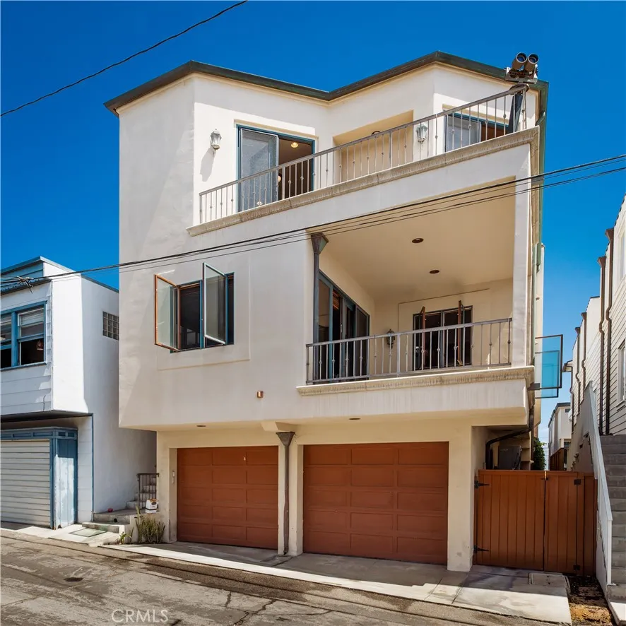 221 3rd Manhattan Beach, CA 90266