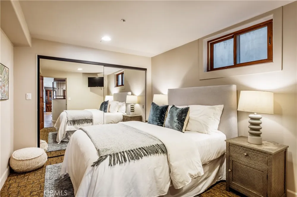 221 3rd Manhattan Beach, CA 90266