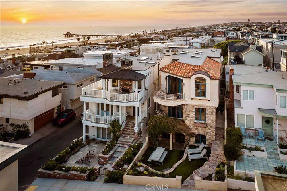 221 3rd Manhattan Beach, CA 90266