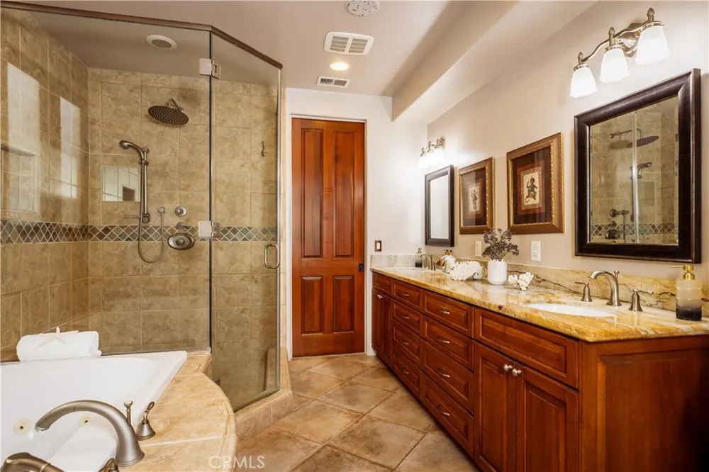 221 3rd Manhattan Beach, CA 90266