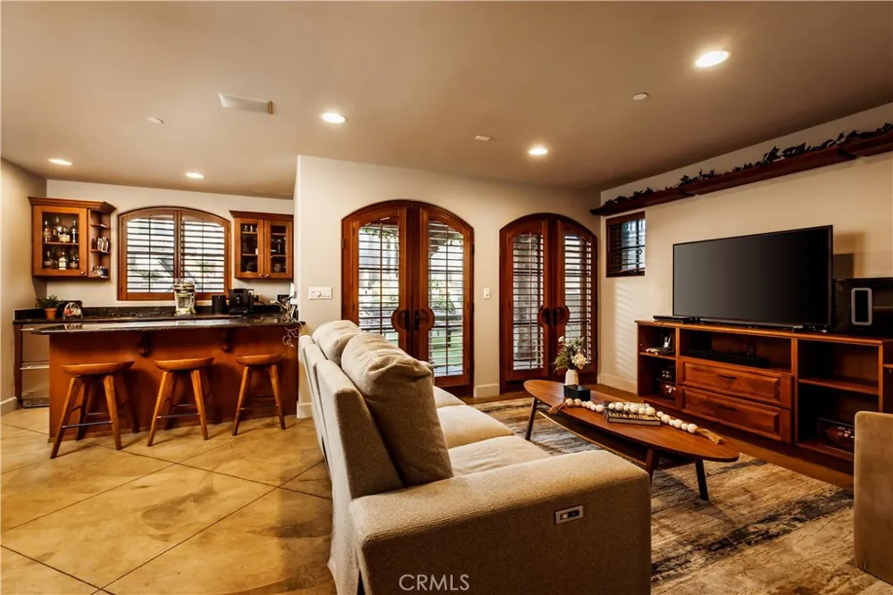 221 3rd Manhattan Beach, CA 90266