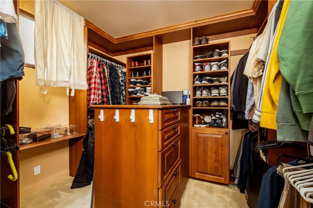 221 3rd Manhattan Beach, CA 90266