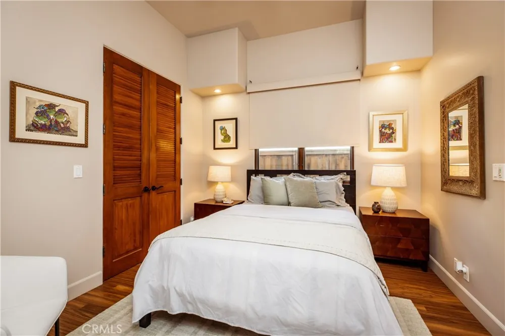 221 3rd Manhattan Beach, CA 90266
