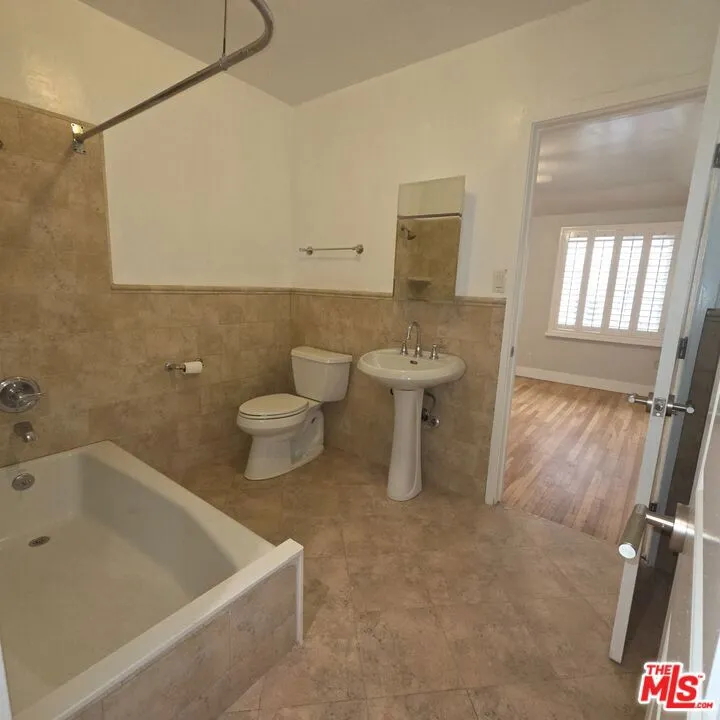 418 S ROXBURY DRIVE Beverly Hills, CA 90212