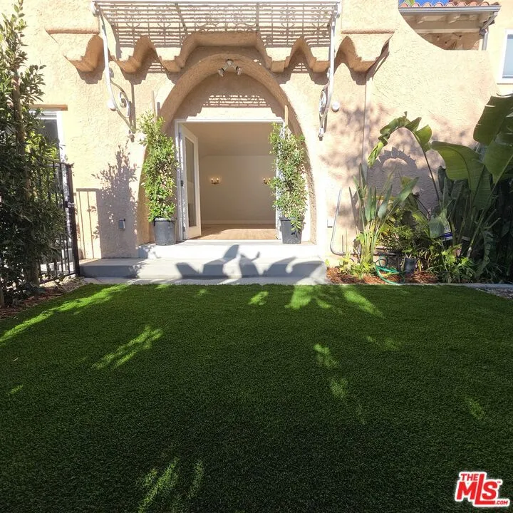 418 S ROXBURY DRIVE Beverly Hills, CA 90212