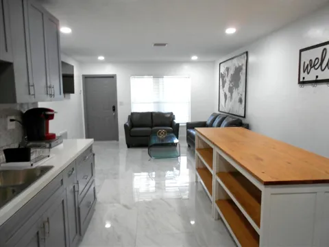 817 NW 30th Court