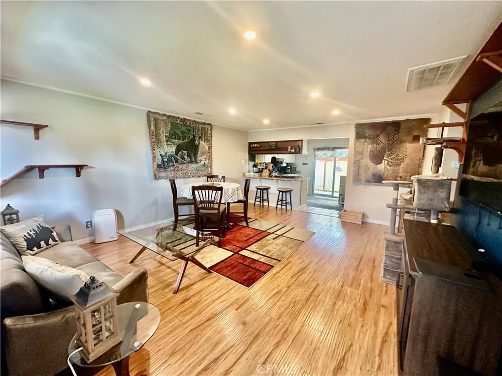 8087 Worthy Drive Westminster, CA 92683