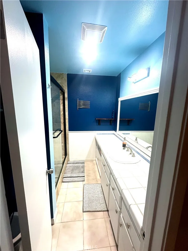 8087 Worthy Drive Westminster, CA 92683