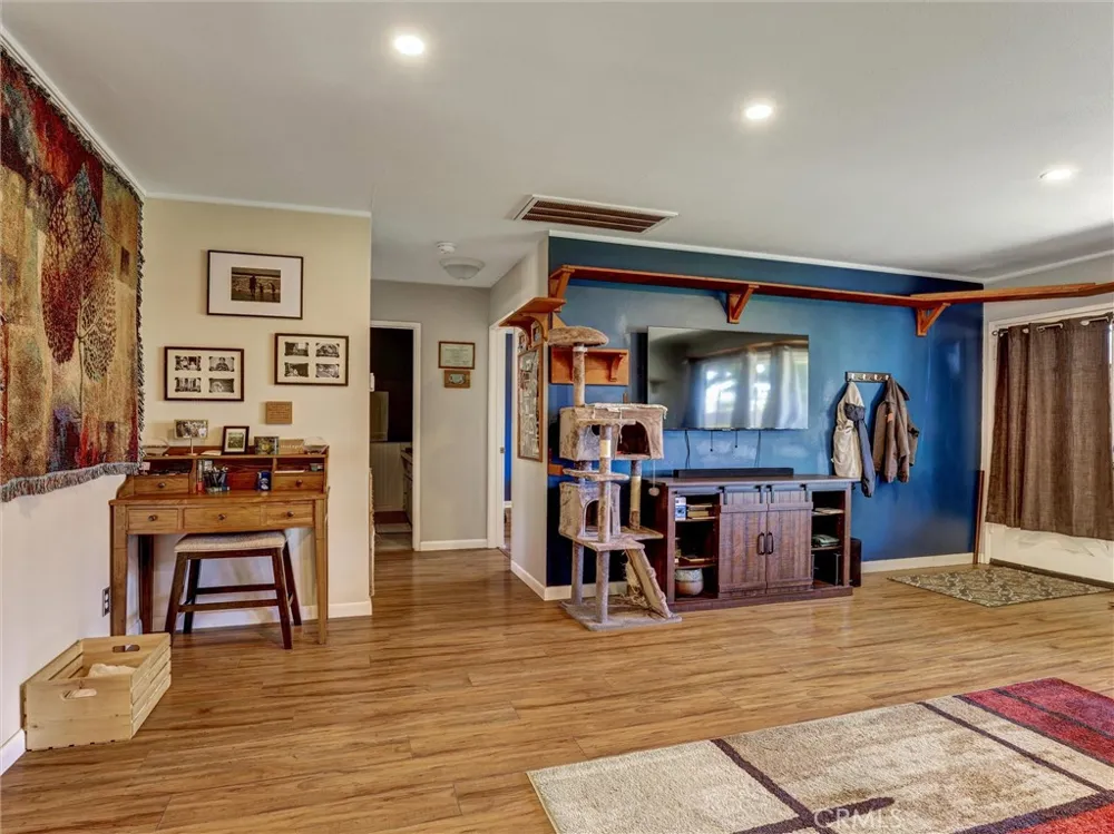 8087 Worthy Drive Westminster, CA 92683