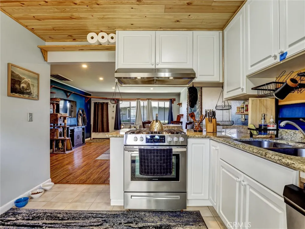 8087 Worthy Drive Westminster, CA 92683
