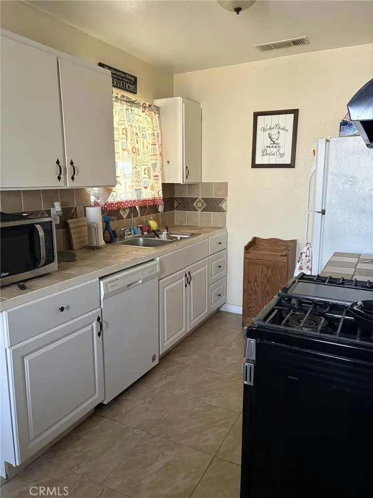 20849 87th California City, CA 93505