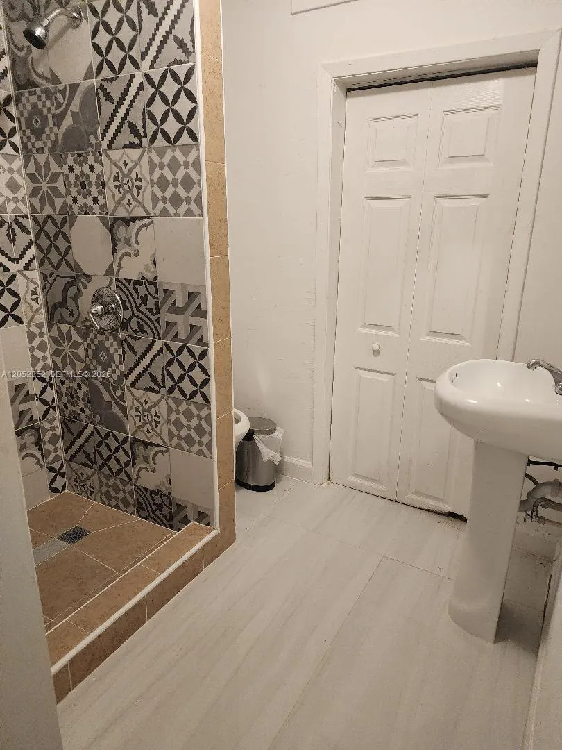 13915 NW 5th Ct North Miami, FL 33168