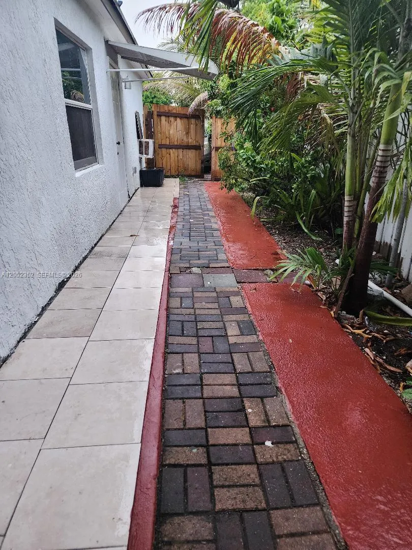 13915 NW 5th Ct North Miami, FL 33168