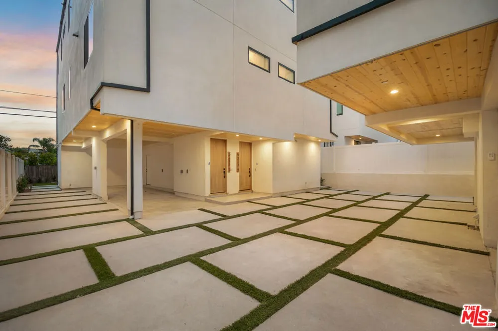 5313 Ben Avenue #1 Valley Village, CA 91607