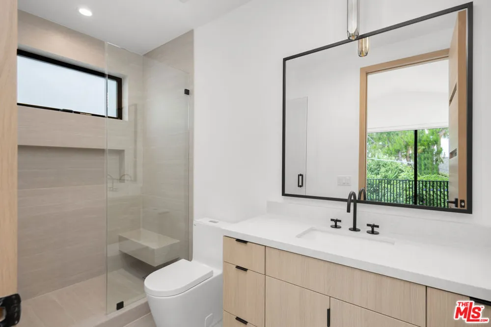 5313 Ben Avenue #1 Valley Village, CA 91607