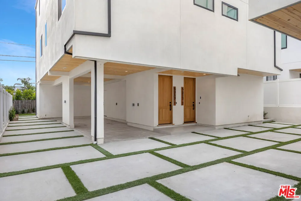 5313 Ben Avenue #1 Valley Village, CA 91607
