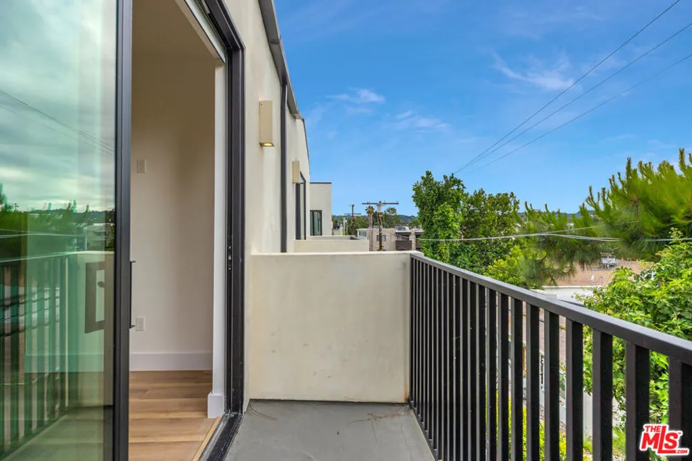 5313 Ben Avenue #1 Valley Village, CA 91607