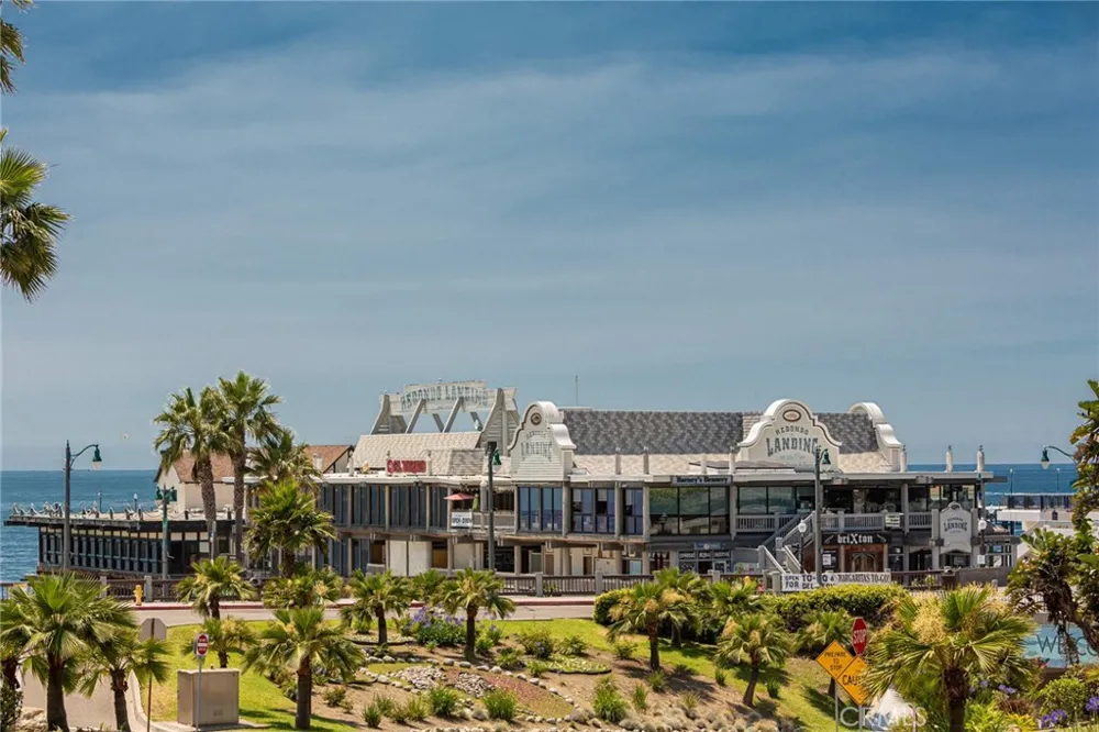 1906 Carnegie Lane #E Redondo Beach, CA 90278