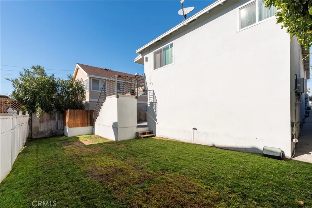 1906 Carnegie Lane #E Redondo Beach, CA 90278