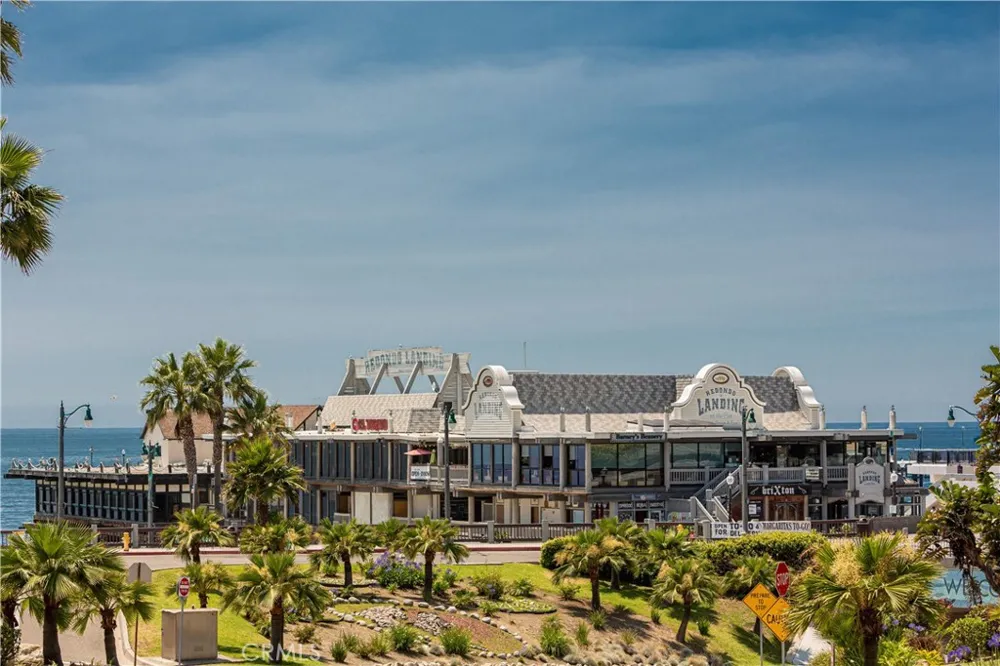 1906 Carnegie Lane #E Redondo Beach, CA 90278