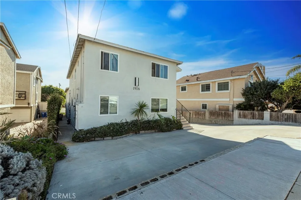 1906 Carnegie Lane #E Redondo Beach, CA 90278