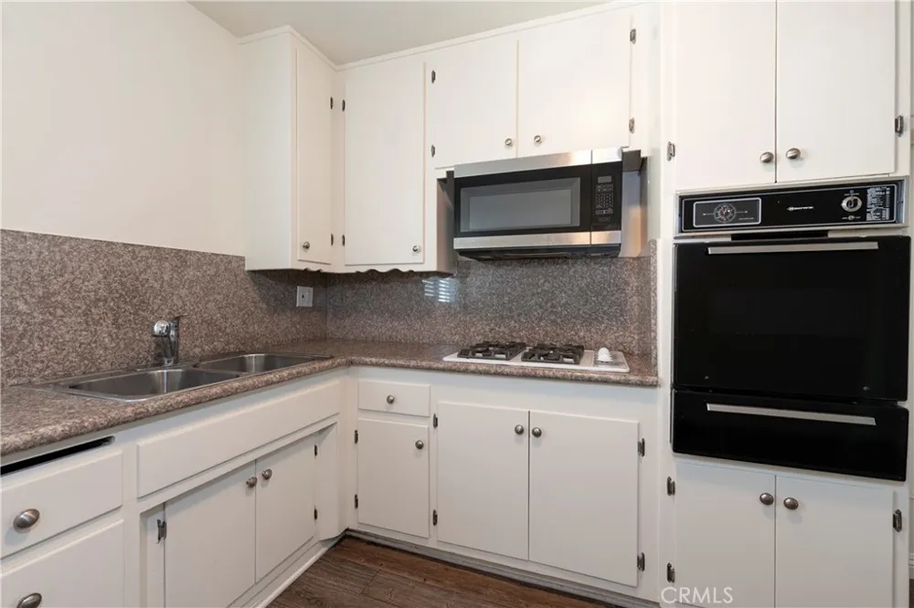 1906 Carnegie Lane #E Redondo Beach, CA 90278