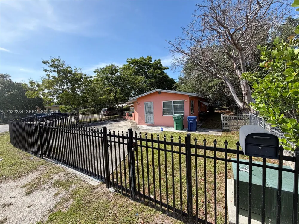 997 NW 116th St Miami, FL 33168