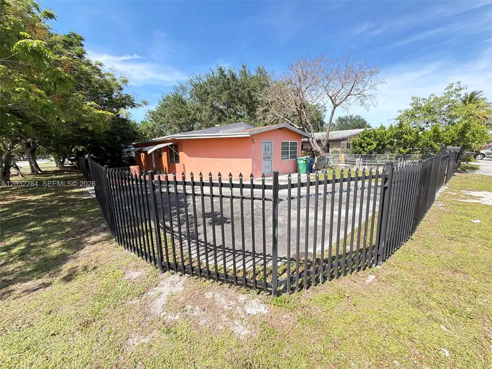 997 NW 116th St Miami, FL 33168