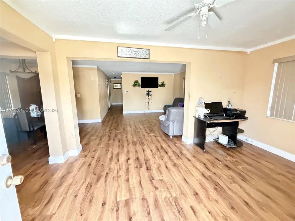 997 NW 116th St Miami, FL 33168