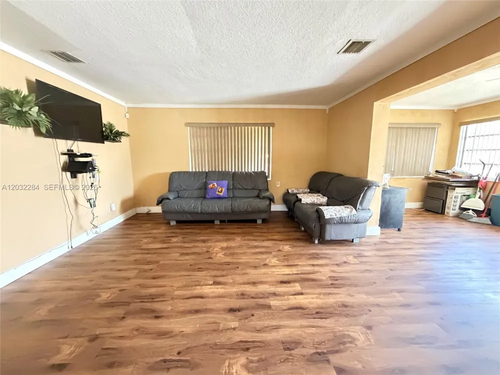 997 NW 116th St Miami, FL 33168