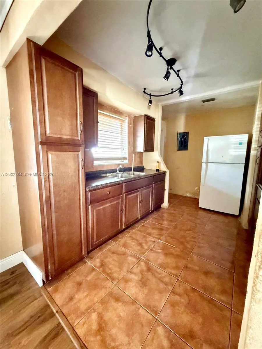 997 NW 116th St Miami, FL 33168