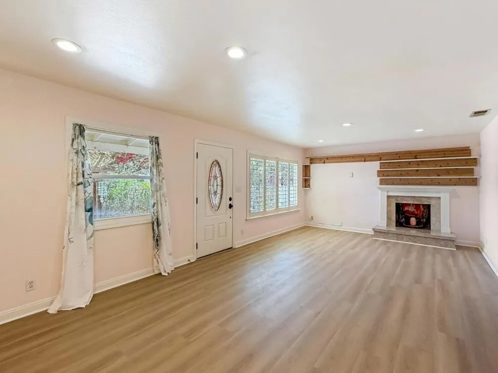 1290 De Solo Drive Pacifica, CA 94044