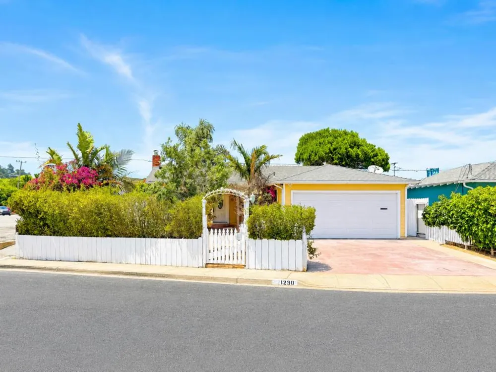 1290 De Solo Drive Pacifica, CA 94044