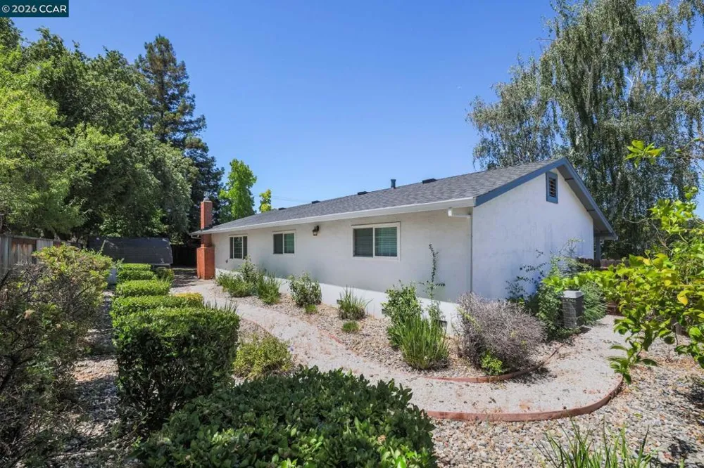 11 Xavier Pl Clayton, CA 94517